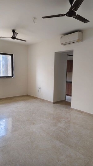 Room in 2.5 BHK Apartment at Lodha Splendora Tierra, Ghodbunder Road – for Rent