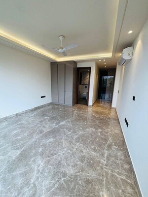 Room in 3 BHK Builder Floor at Sector 21 – for Rent