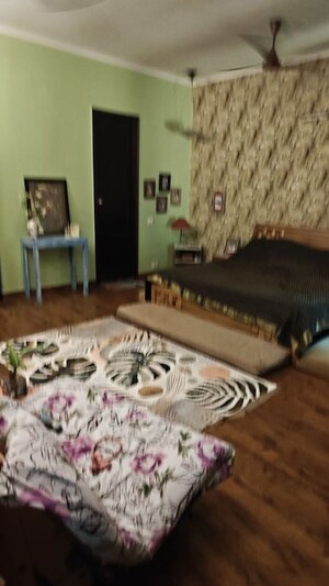 Bedroom in 5 BHK Independent House at Chattarpur – for Sale