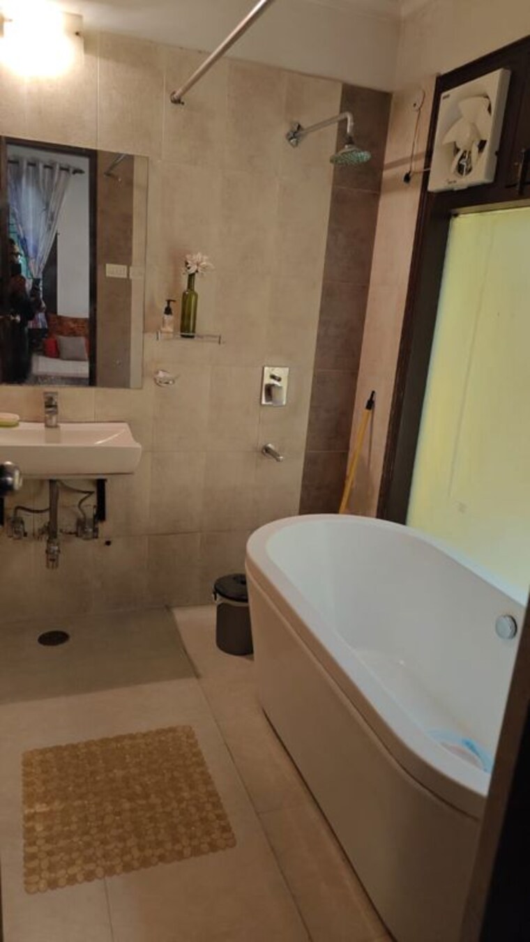 Attached Bathroom, chattarpur 5 Bedroom 5000 Sq.Ft. Independent House In Chattarpur Delhi 10519732