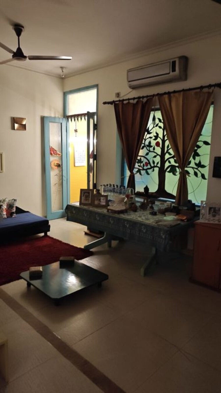 Living Room, chattarpur 5 Bedroom 5000 Sq.Ft. Independent House In Chattarpur Delhi 10519732