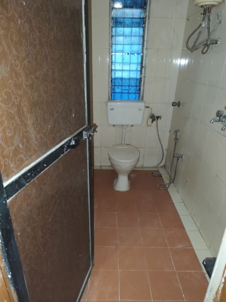 Bathroom, palaspe phata Commercial Warehouse 15000 Sq.Ft. In Palaspe Phata Navi Mumbai 10519759