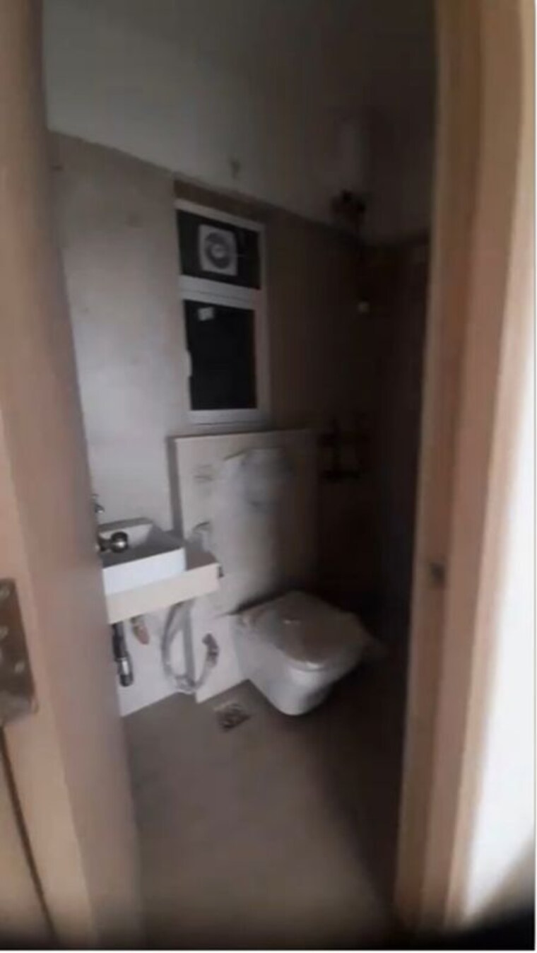 Bathroom, concrete-sai-swayam 2 Bedroom 845 Sq.Ft. Apartment In Chembur Mumbai 10519767