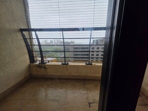 Room in 2 BHK Apartment at K Raheja Interface Heights, Malad West – for Rent