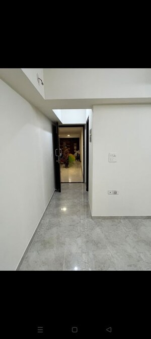 Room in 2 BHK Apartment at Lodha Amara, Kolshet Road – for Rent
