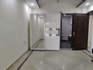 Room in 3 BHK Builder Floor at Sector 22 – for Rent