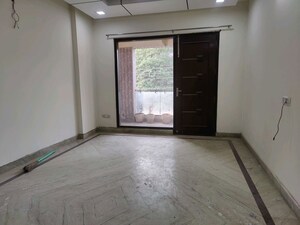 Room in 3 BHK Builder Floor at Sector 22 – for Rent
