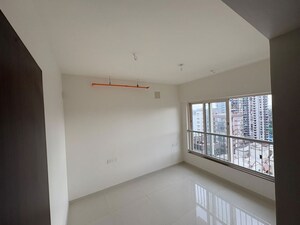Room in 2 BHK Apartment at Kalpataru Vivant, Jogeshwari East – for Rent