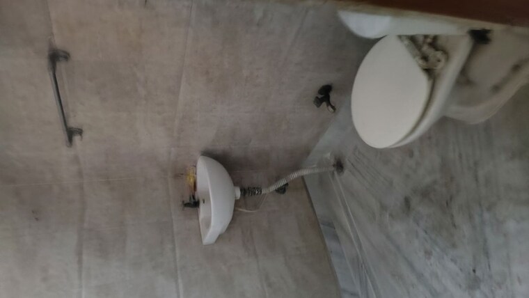 Bathroom, sector 55 6 Bedroom 180 Sq.Ft. Villa In Sector 55 Noida 10519920