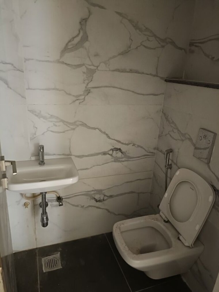 Bathroom, muppas-indraprastha 4 Bedroom 3500 Sq.Ft. Villa In Tellapur Hyderabad 10519931
