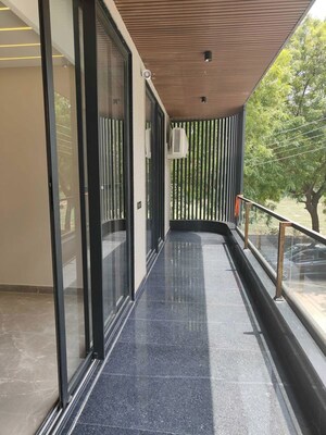 Balcony in 2 BHK Builder Floor at Palam Vihar Residents Association, Palam Vihar – for Rent