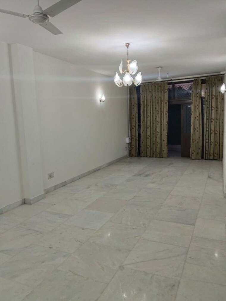 Room, kalkaji 3 Bedroom 200 Sq.Yd. Builder Floor In Kalkaji Delhi 10519956