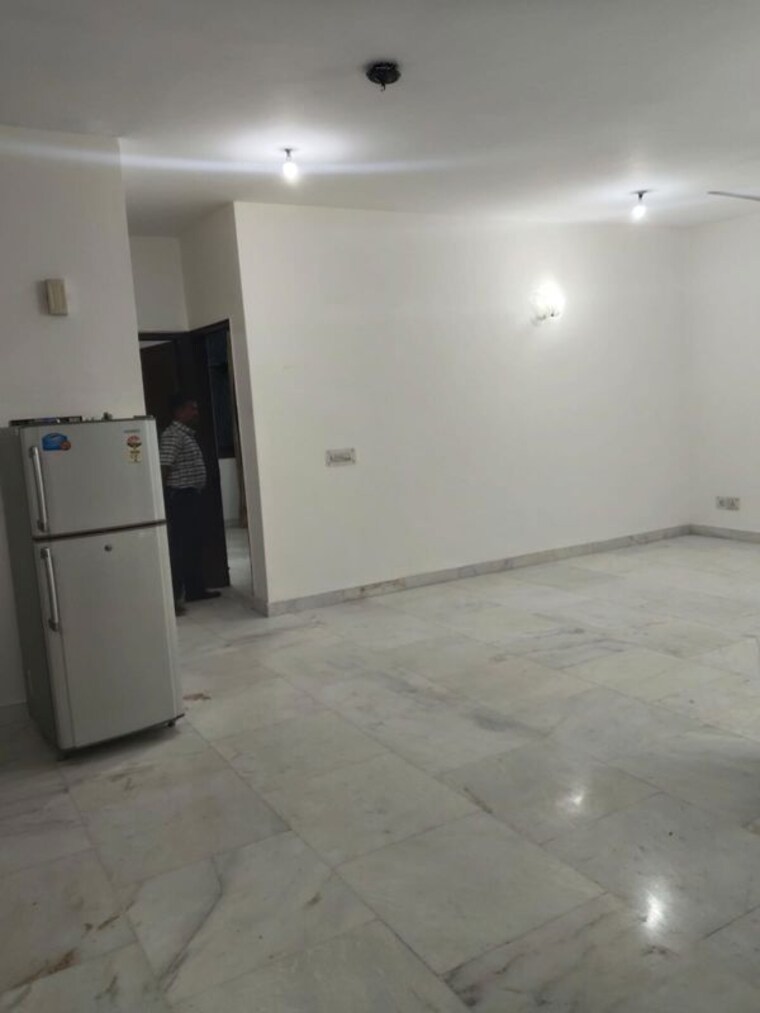 Room, kalkaji 3 Bedroom 200 Sq.Yd. Builder Floor In Kalkaji Delhi 10519956
