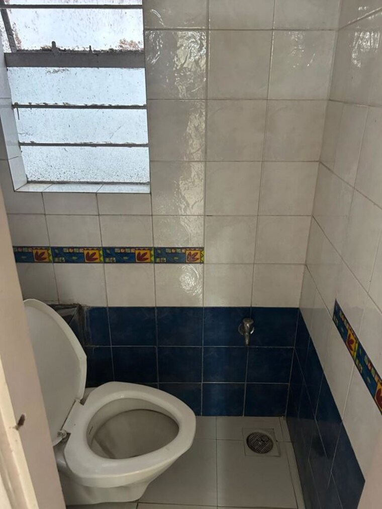 Bathroom, aundh road 1 Bedroom 550 Sq.Ft. Apartment In Aundh Road Pune 10519968