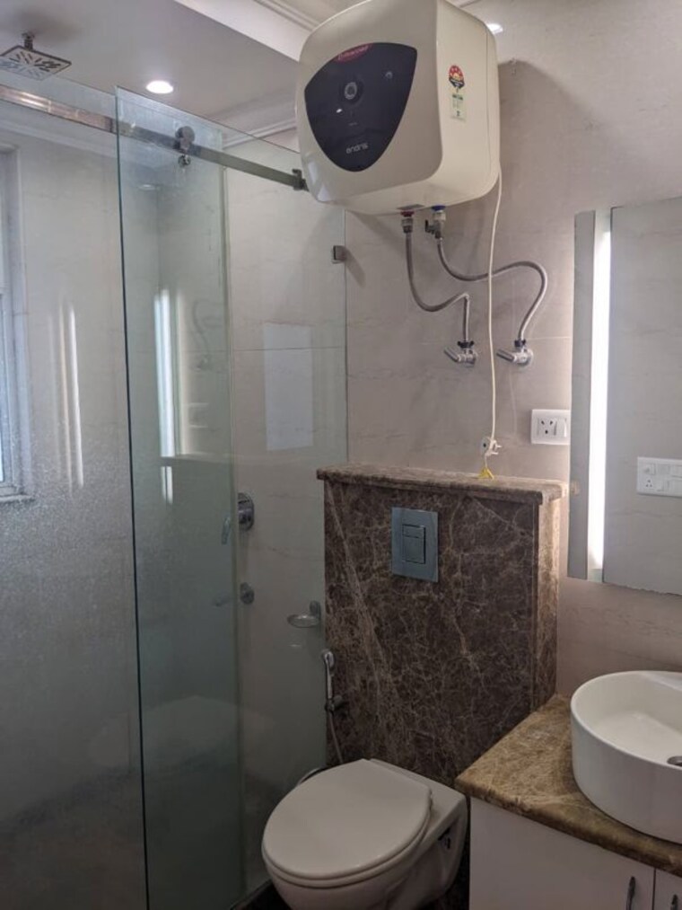 Bathroom, kalkaji 3 Bedroom 200 Sq.Yd. Builder Floor In Kalkaji Delhi 10519971