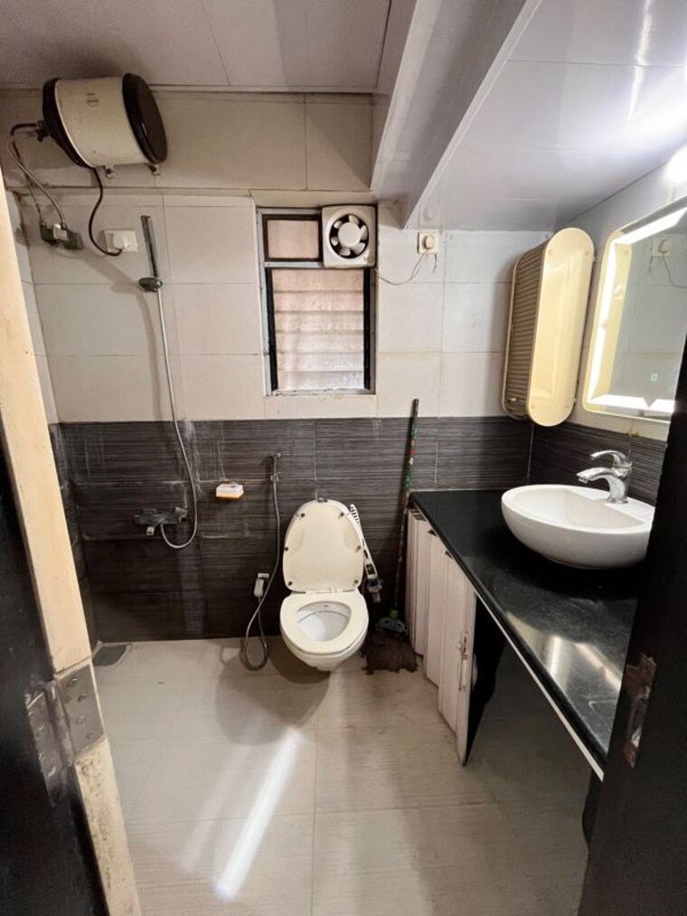Bathroom, dosti-carnation 2 Bedroom 660 Sq.Ft. Apartment In Wadala East Mumbai 10519976