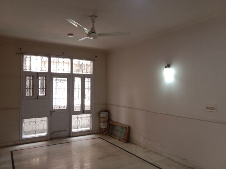 Room, kailash colony 4 Bedroom 500 Sq.Yd. Builder Floor In Kailash Colony Delhi 10519983