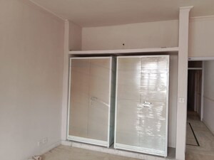 Room in 4 BHK Builder Floor at Kailash Colony – for Rent