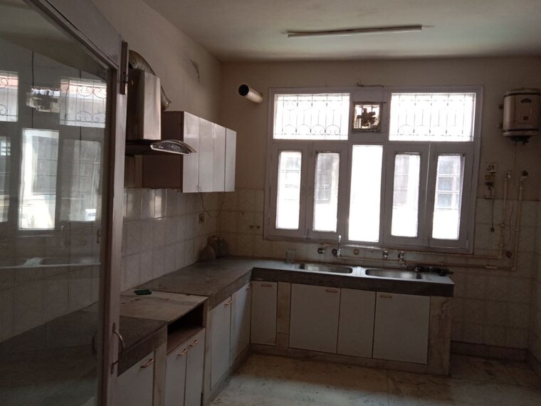 Kitchen, kailash colony 4 Bedroom 500 Sq.Yd. Builder Floor In Kailash Colony Delhi 10519983