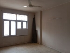 Room in 4 BHK Builder Floor at Kailash Colony – for Rent