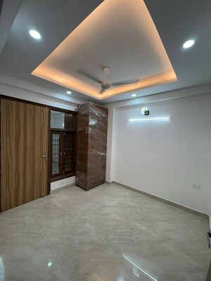 Room in 2 BHK Apartment at Chattarpur – for Rent