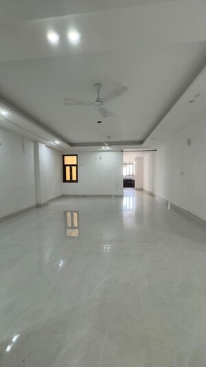 Room in 3 BHK Apartment at Chattarpur – for Rent