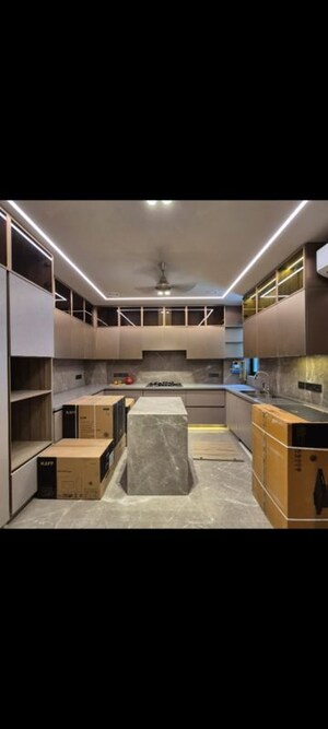 Team Area in 4 BHK Builder Floor at Greater Kailash – for Rent