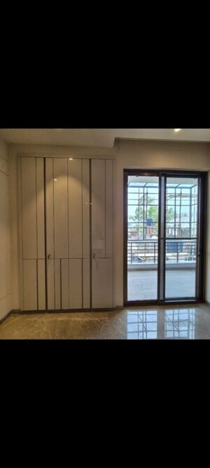Room in 4 BHK Builder Floor at Greater Kailash – for Rent