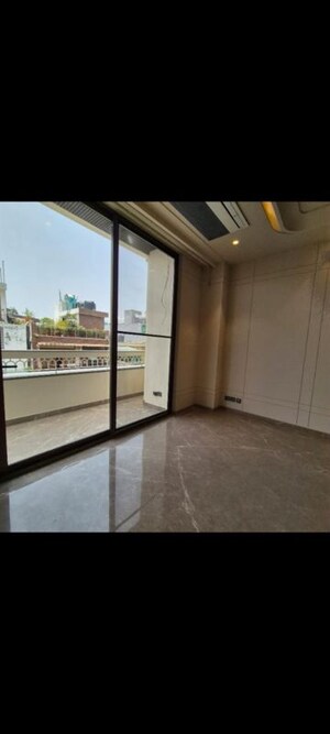 Room in 4 BHK Builder Floor at Greater Kailash – for Rent