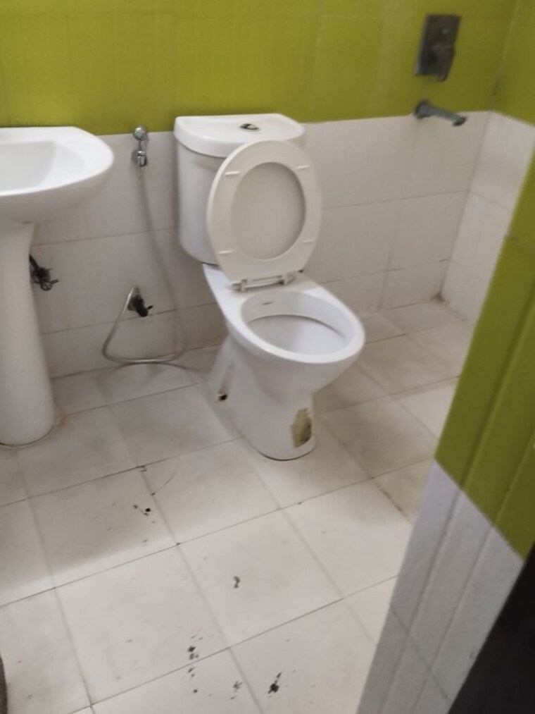 Bathroom, supertech-cape-town 2 Bedroom 930 Sq.Ft. Apartment In Sector 74 Noida 10520011