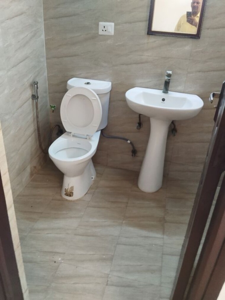 Bathroom, supertech-cape-town 2 Bedroom 930 Sq.Ft. Apartment In Sector 74 Noida 10520011