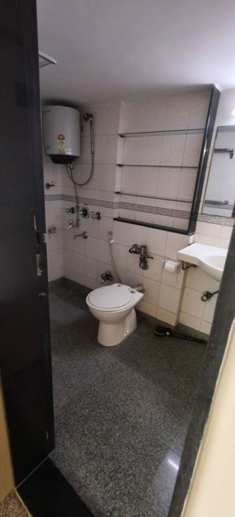 Bathroom, indra-darshan-apartment 3 Bedroom 1500 Sq.Ft. Apartment In Andheri West Mumbai 10520023