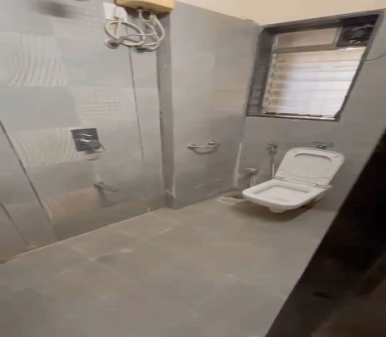 Bathroom, matunga east 2 Bedroom 725 Sq.Ft. Apartment In Matunga East Mumbai 10520032