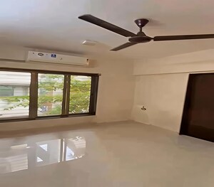 Room in 2 BHK Apartment at Matunga East – for Rent
