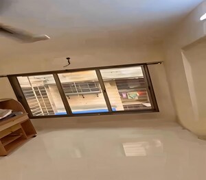 Bedroom in 2 BHK Apartment at Matunga East – for Rent