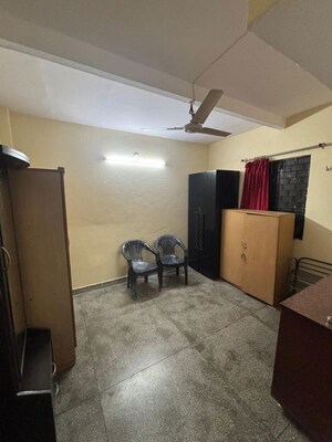 Room in 1 BHK Builder Floor at Vinoba Puri – for Rent