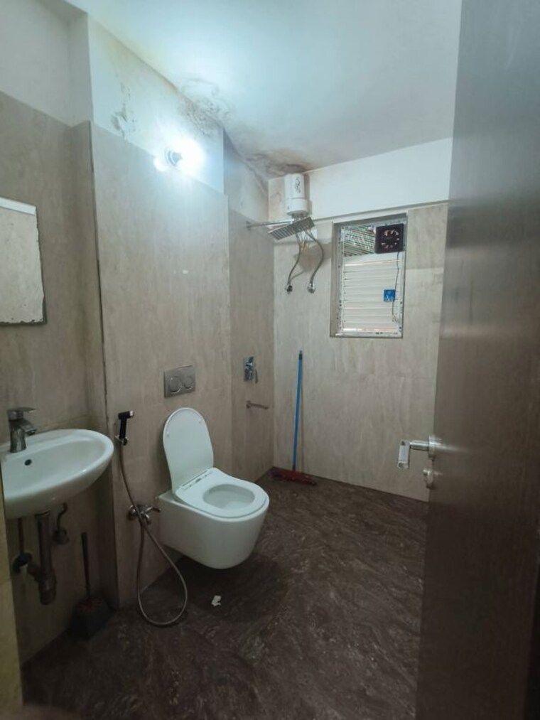 Bathroom, versova-view 2 Bedroom 800 Sq.Ft. Apartment In Andheri West Mumbai 10520042