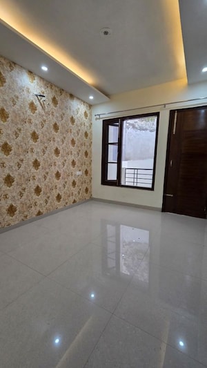 Room in 3 BHK Independent House at Sector 123 – for Sale