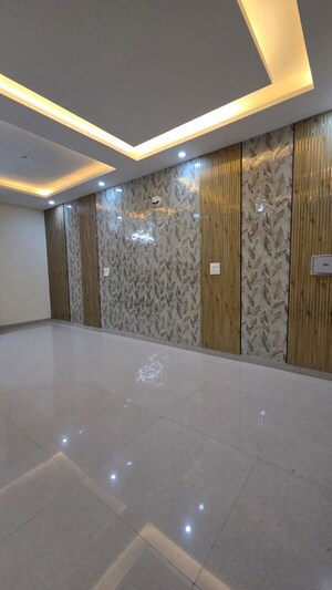 Room in 3 BHK Independent House at Sector 123 – for Sale