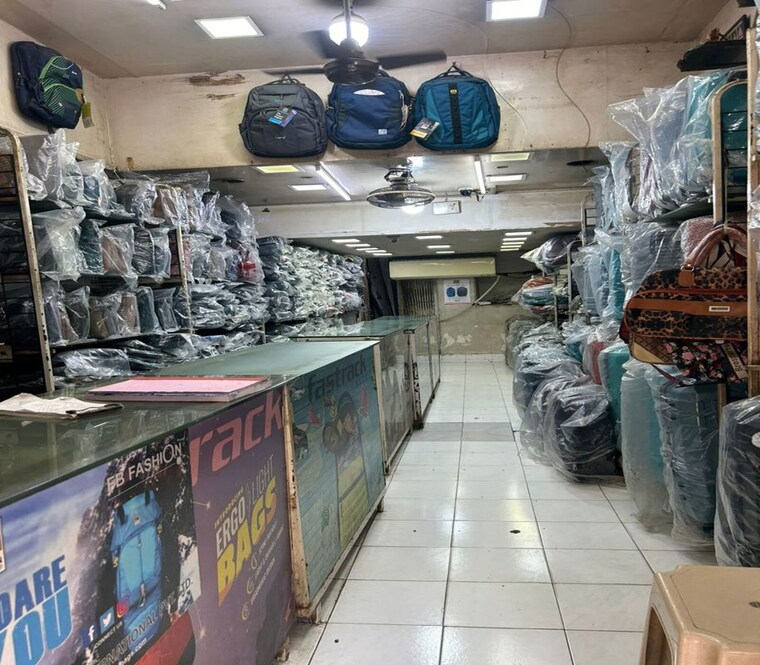 Team Area, parel Commercial Shop 300 Sq.Ft. In Parel Mumbai 10520113