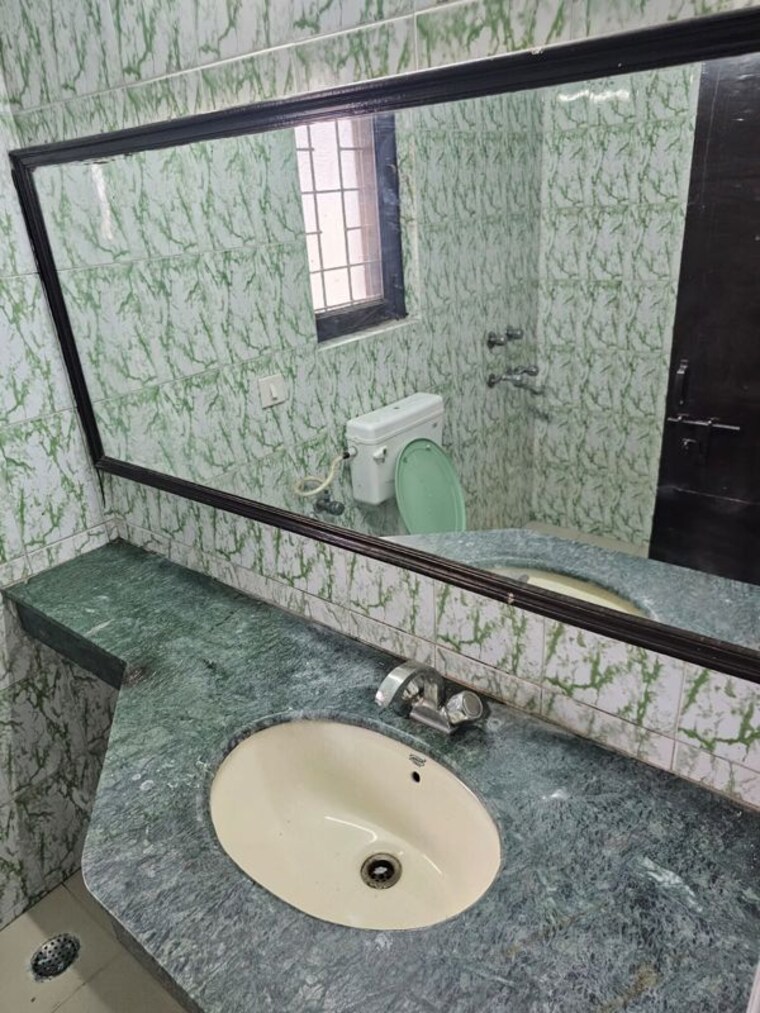 Bathroom, jammu-and-kashmir-bank-employees-cgh 3 Bedroom 1800 Sq.Ft. Apartment In Sector 9a Gurgaon 10519982