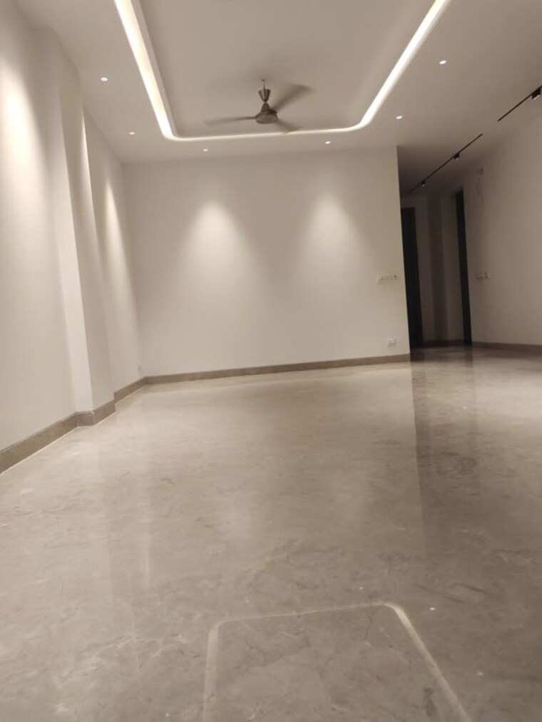 Room, east of kailash 3 Bedroom 1800 Sq.Ft. Builder Floor In East Of Kailash Delhi 10520199