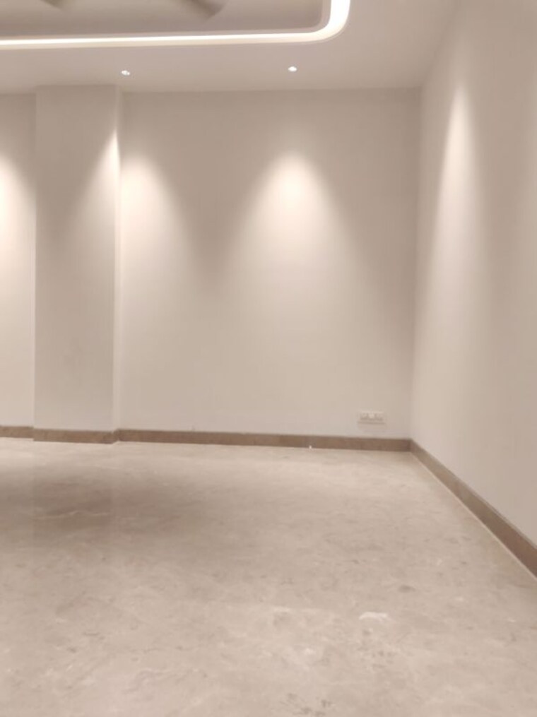 Room, east of kailash 3 Bedroom 1800 Sq.Ft. Builder Floor In East Of Kailash Delhi 10520199