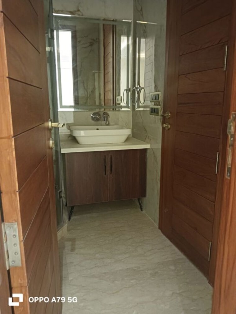 Bathroom, greater kailash i 3 Bedroom 208 Sq.Yd. Builder Floor In Greater Kailash I Delhi 10520213