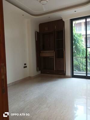 Room in 3 BHK Builder Floor at Greater Kailash I – for Rent