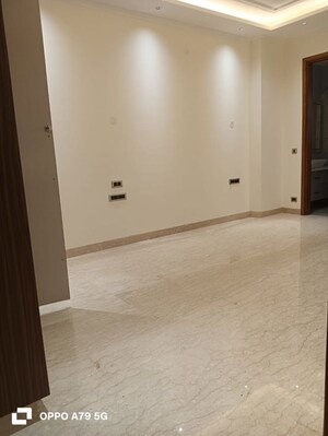Room in 3 BHK Builder Floor at Greater Kailash I – for Rent