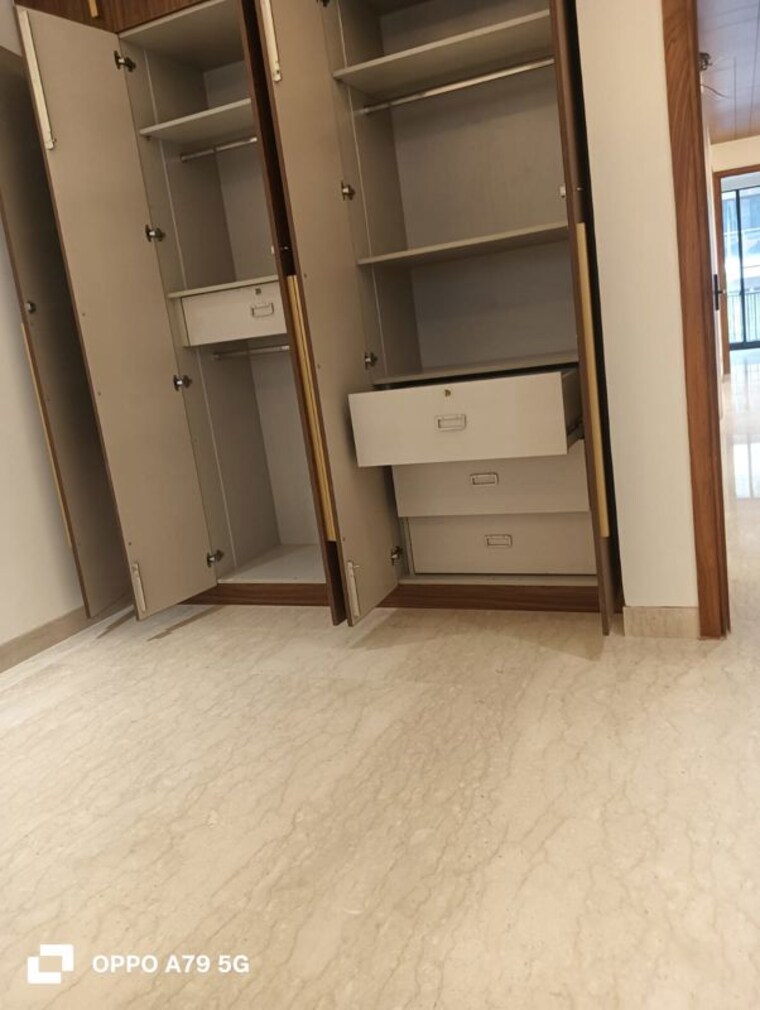 Room, greater kailash i 3 Bedroom 208 Sq.Yd. Builder Floor In Greater Kailash I Delhi 10520213