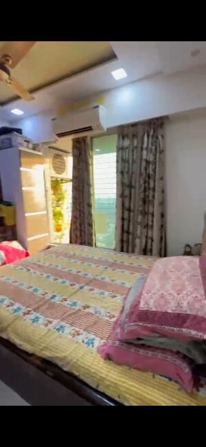 Bedroom in 2.5 BHK Apartment at DLH Orchid, Andheri West – for Rent