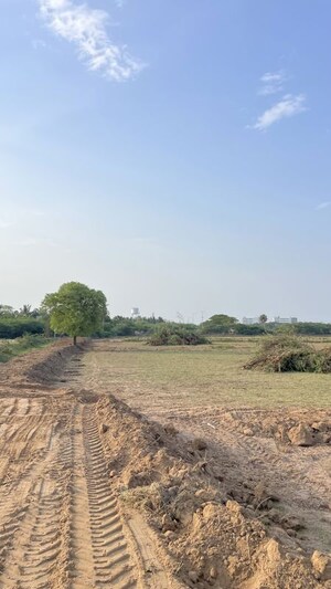  Plot For Sale in Paramankeni