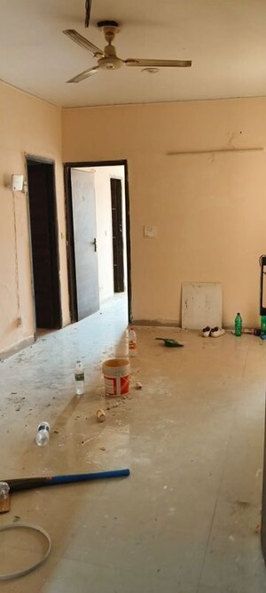 Room in 2 BHK Apartment at Supertech Eco Village II, Sector 16b Greater Noida – for Rent